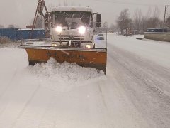 “交通蓝”雪中坚守护平安