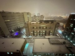 雪花飞扬，地面见白！北京龙年首场降雪，实拍图来了