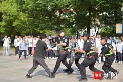 以“练”筑防：铺好成长“平安路”，民警送“安全课堂”进校园