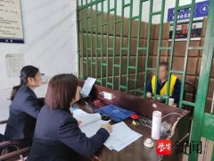 孩子变更监护人后，父亲自愿认罪认罚